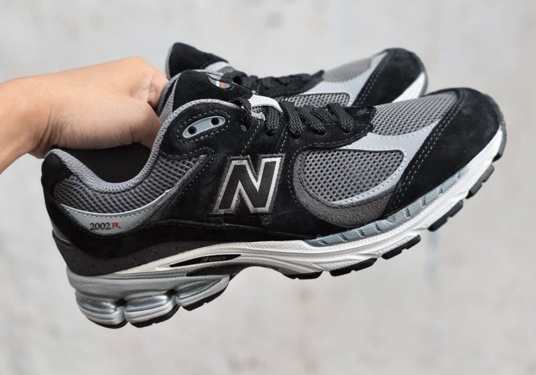 New Balance lança 2002R preto e cinza, elegante e versátil