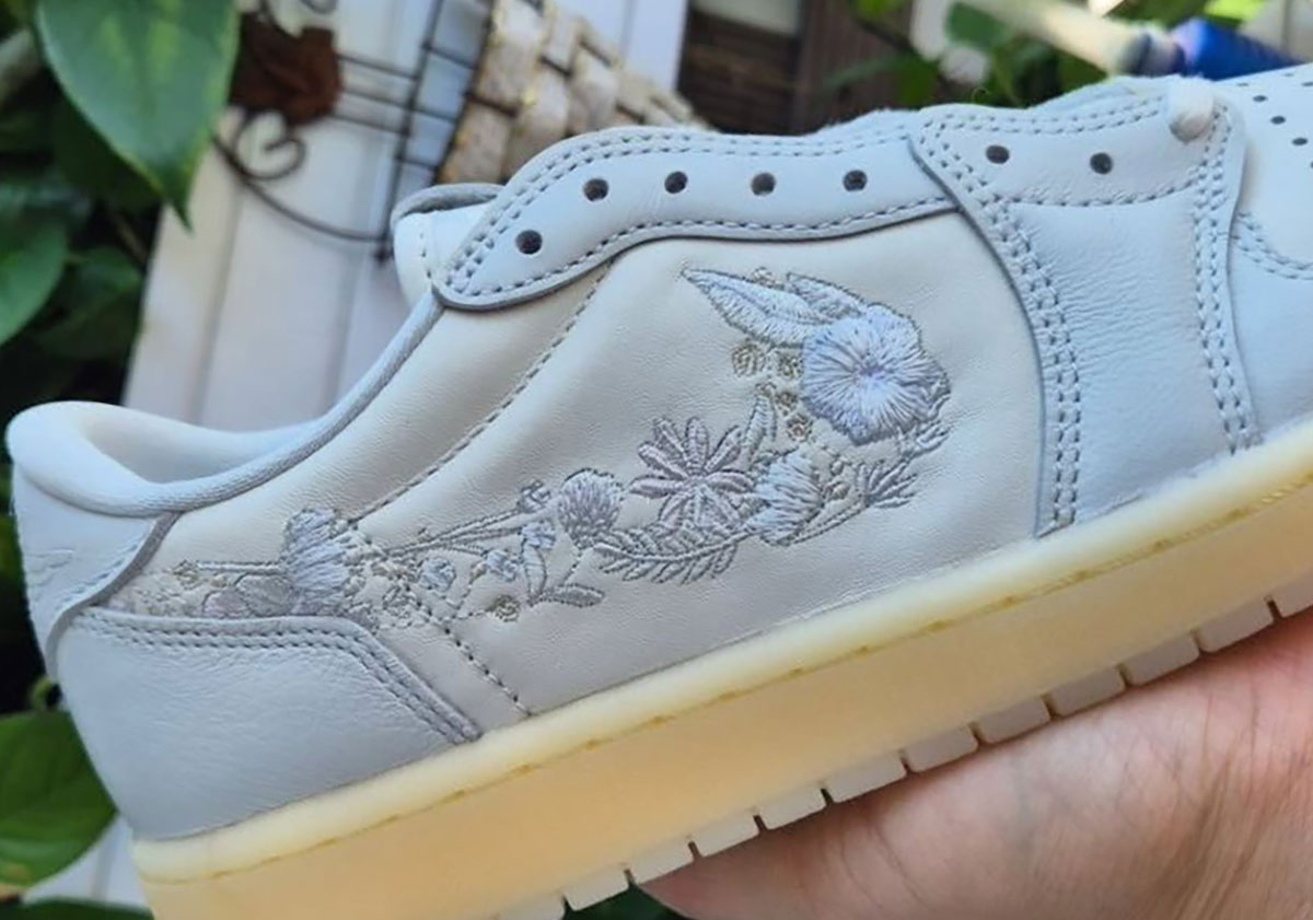 air-jordan-1-retro-low-og-sail-floral-swoosh-if4391-100-1