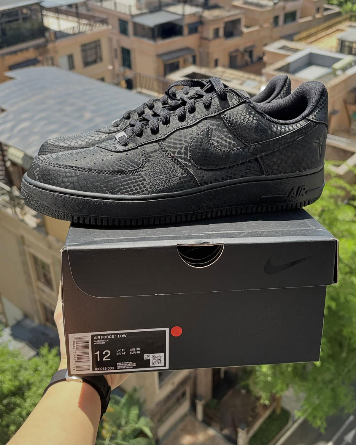 kobe-bryant-nike-air-force-1-low-black-ib0018-003-2