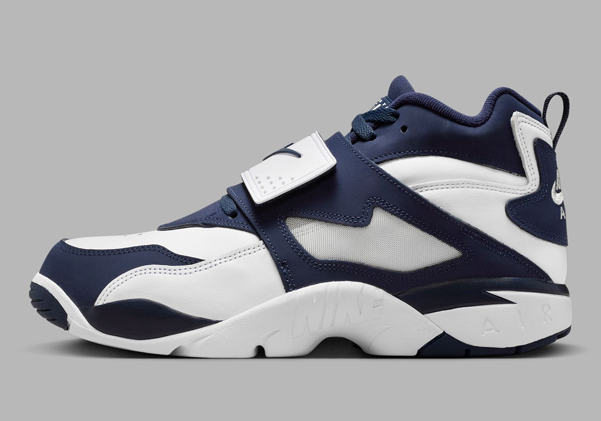 nike-air-diamond-turf-dallas-cowboys-FZ8224-101-1