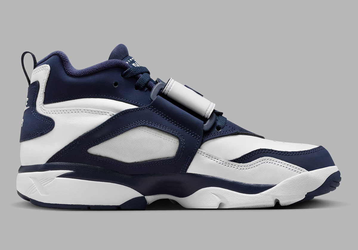 nike-air-diamond-turf-dallas-cowboys-FZ8224-101-3
