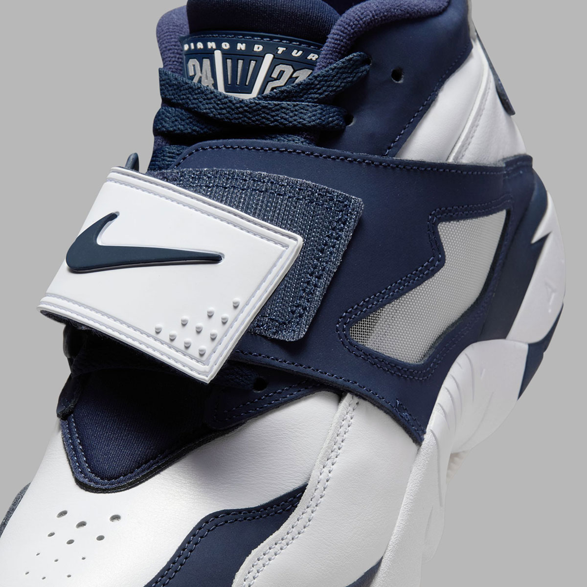 nike-air-diamond-turf-dallas-cowboys-FZ8224-101-7