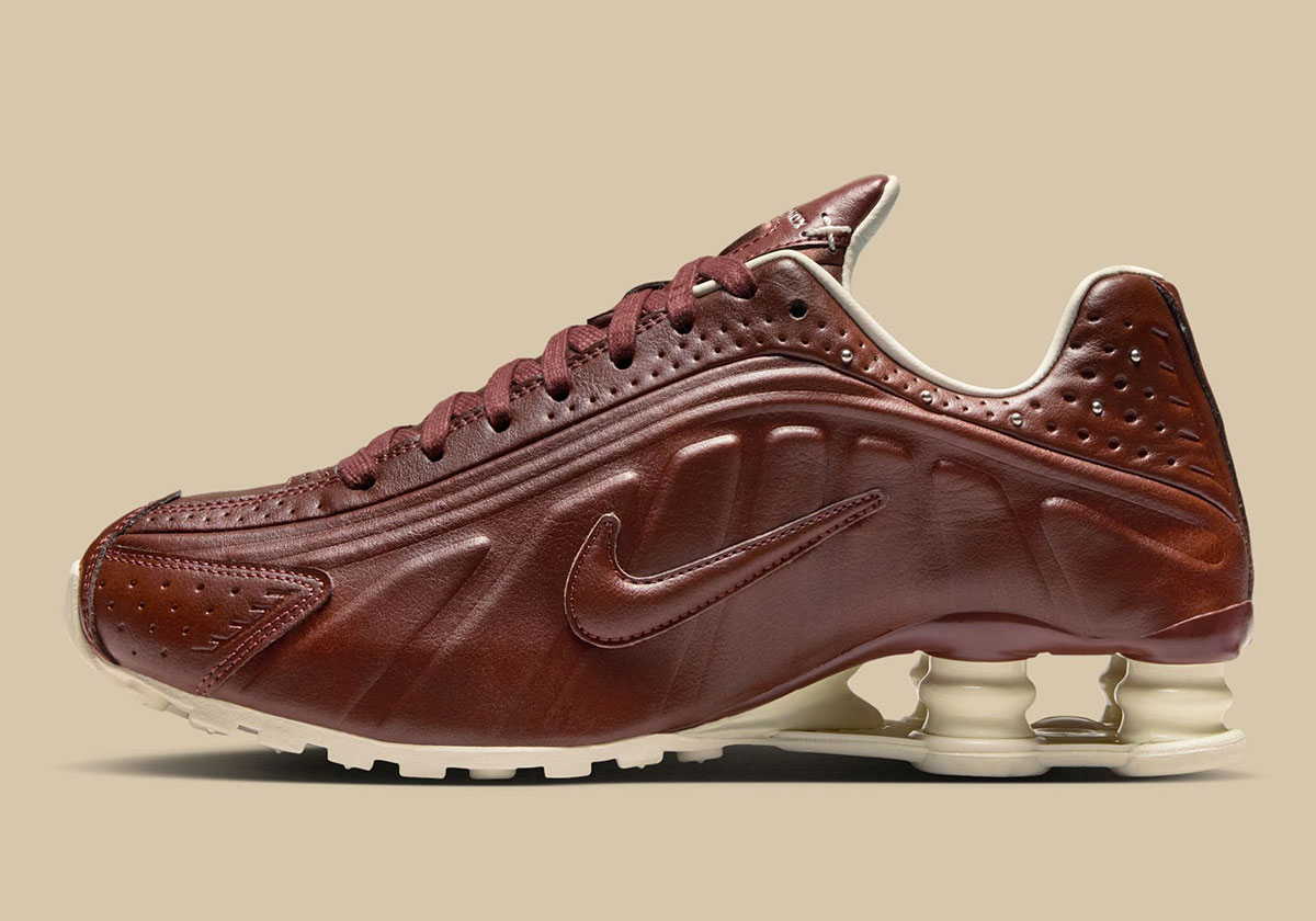 nike-shox-r4-dark-pony-soft-pearl-im6690-220-2