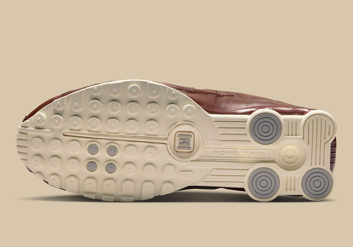 nike-shox-r4-dark-pony-soft-pearl-im6690-220-3