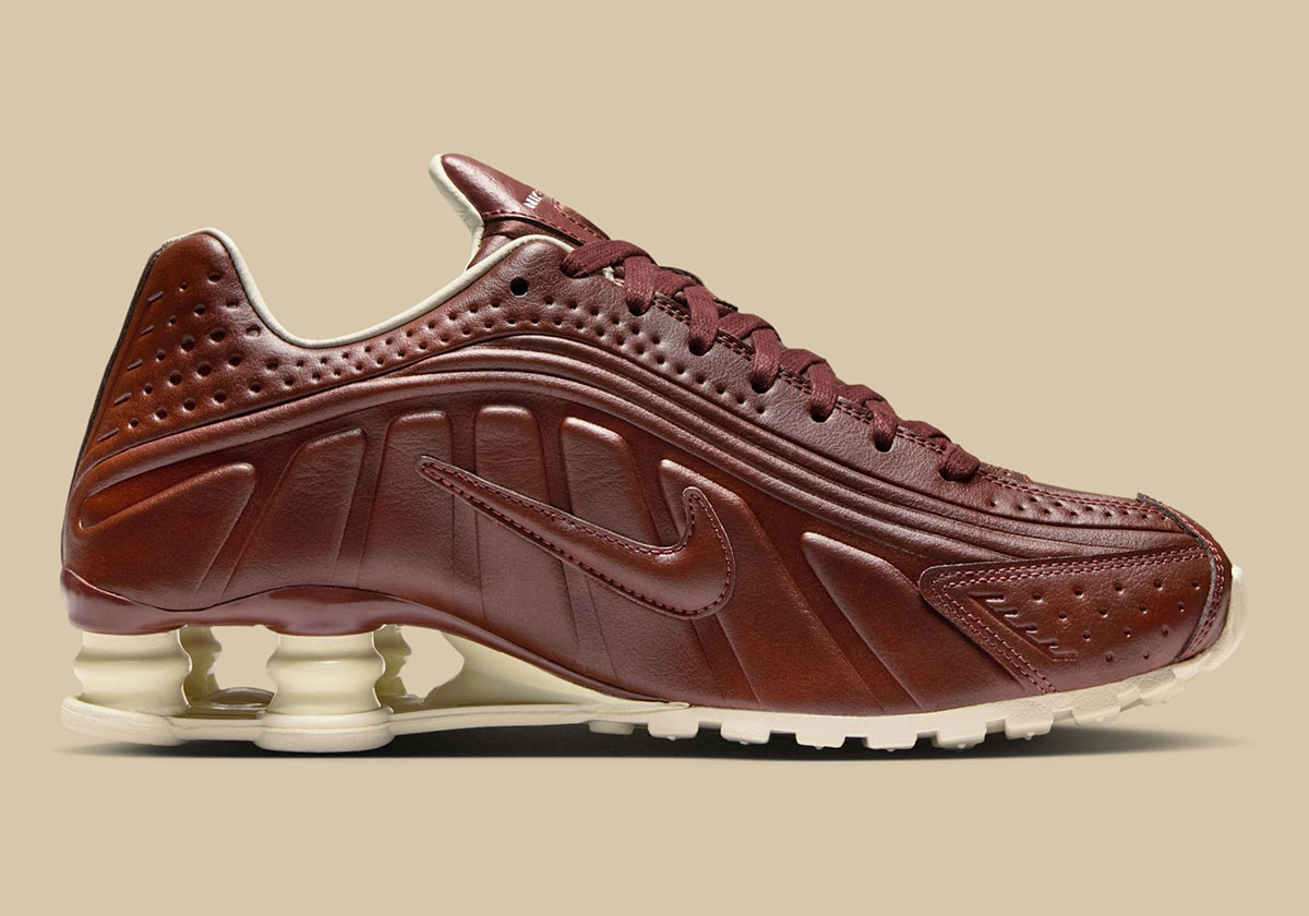 nike-shox-r4-dark-pony-soft-pearl-im6690-220-4