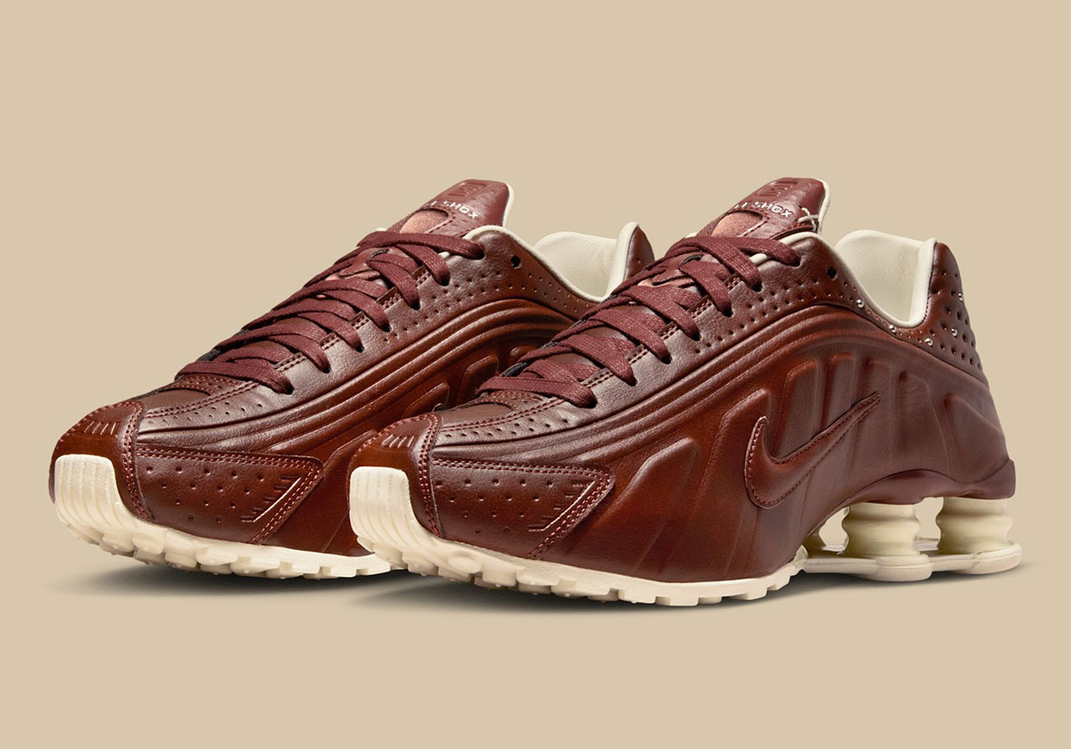 nike-shox-r4-dark-pony-soft-pearl-im6690-220-5