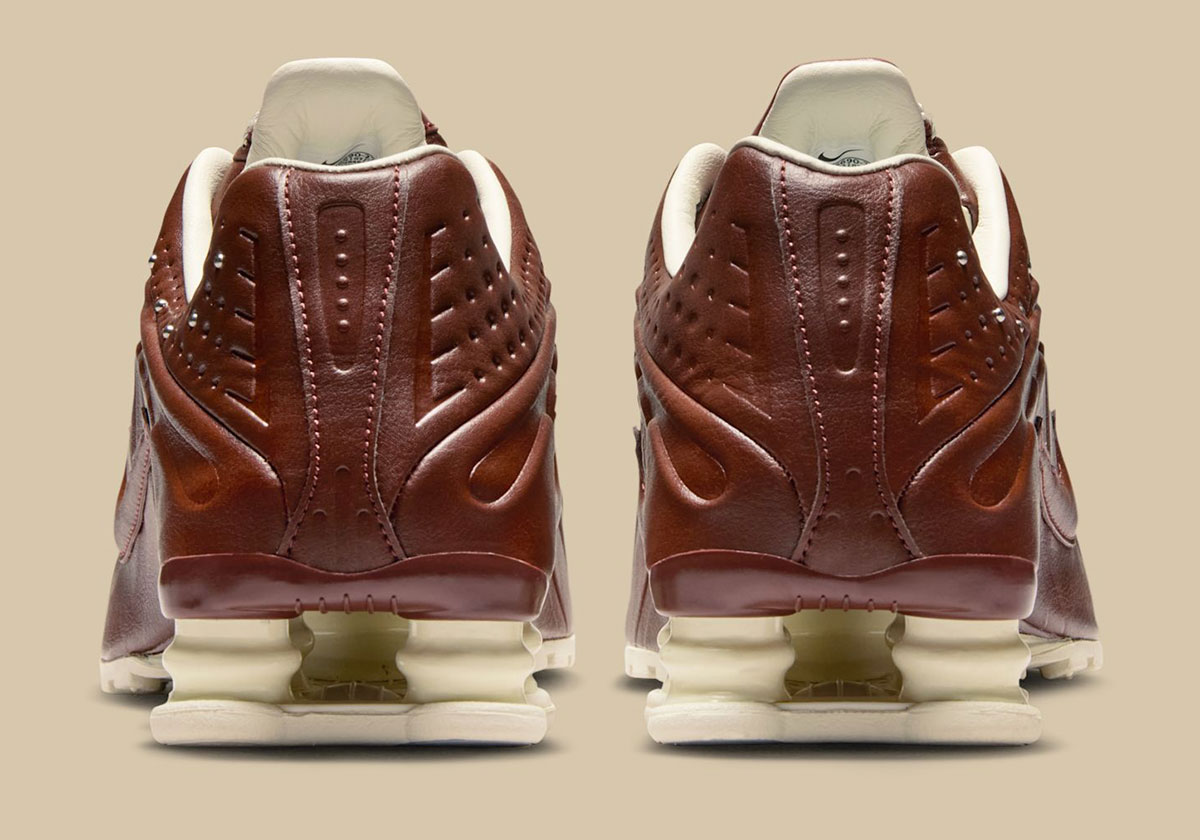 nike-shox-r4-dark-pony-soft-pearl-im6690-220-6