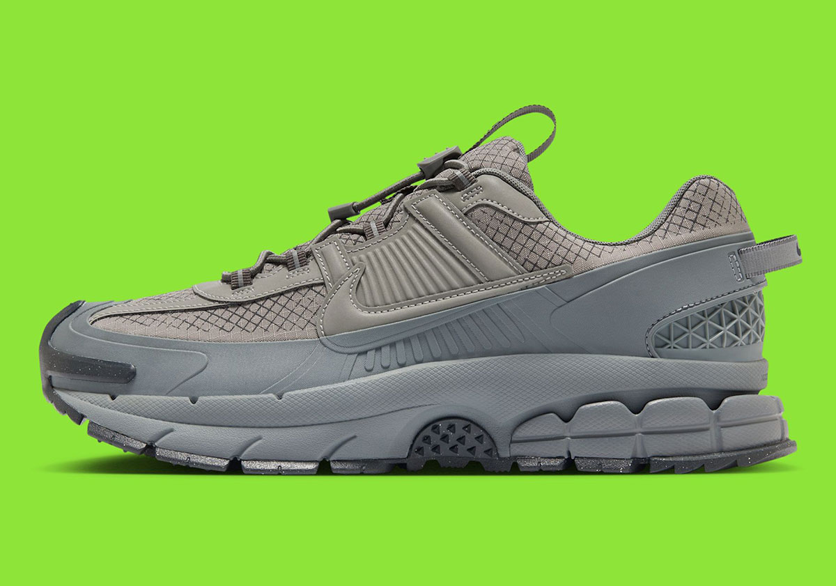 nike-zoom-vomero-5-roam-metallic-platinum-cool-grey-hv6901-001-1