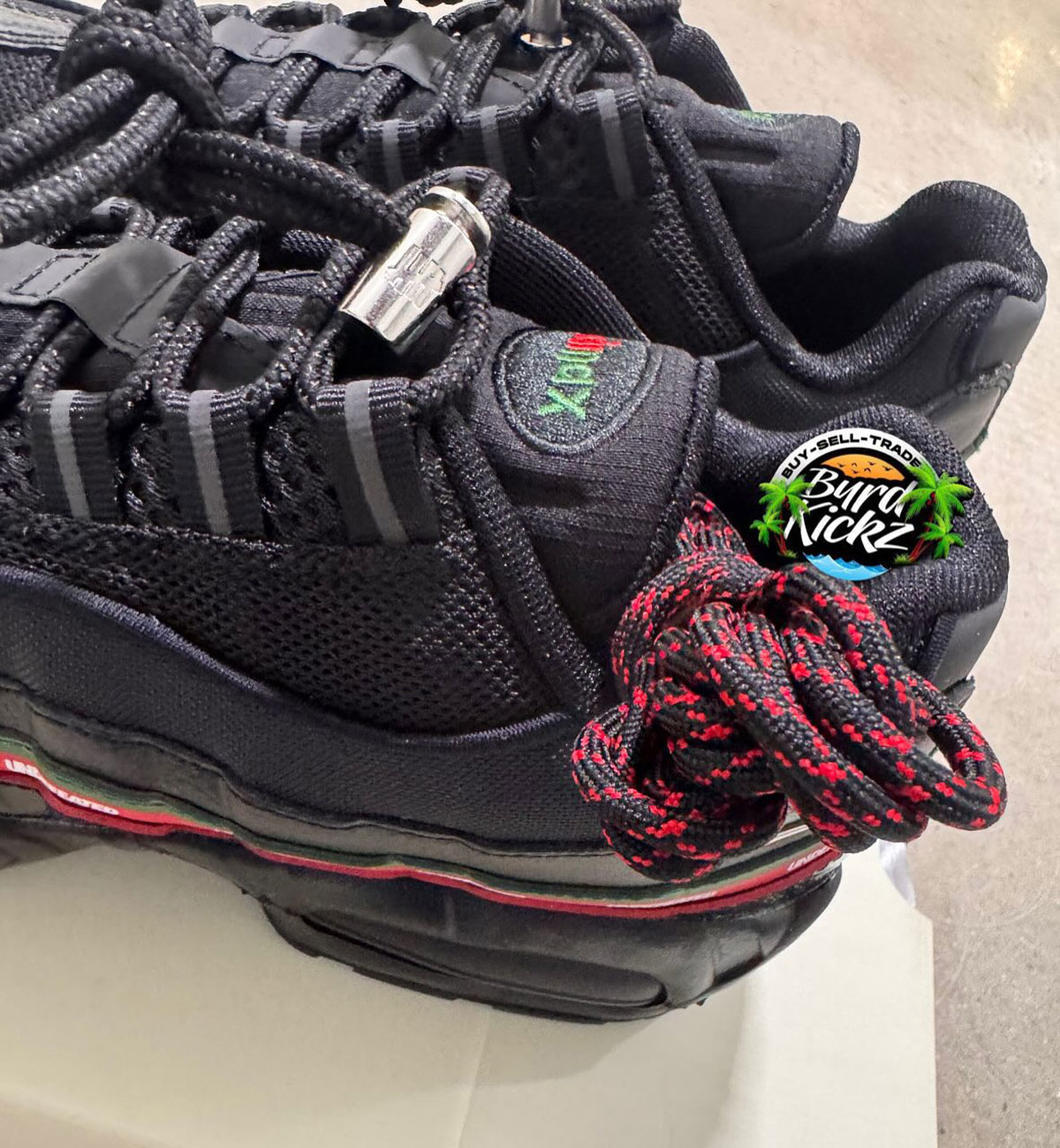 UNDEFEATED e Nike: Air Max 95 Holiday 2025