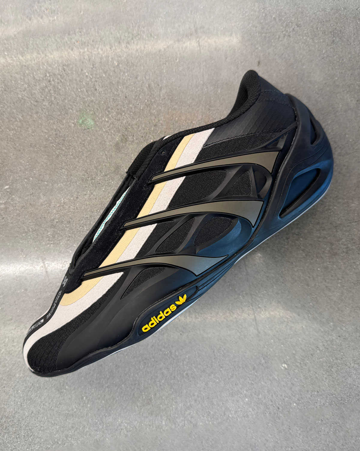 bad-bunny-mercedes-adidas-adiracer-gt-5