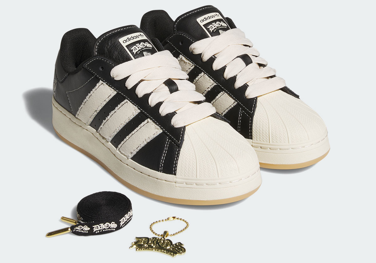 dios-adidas-superstar-xlg-hq7248-1