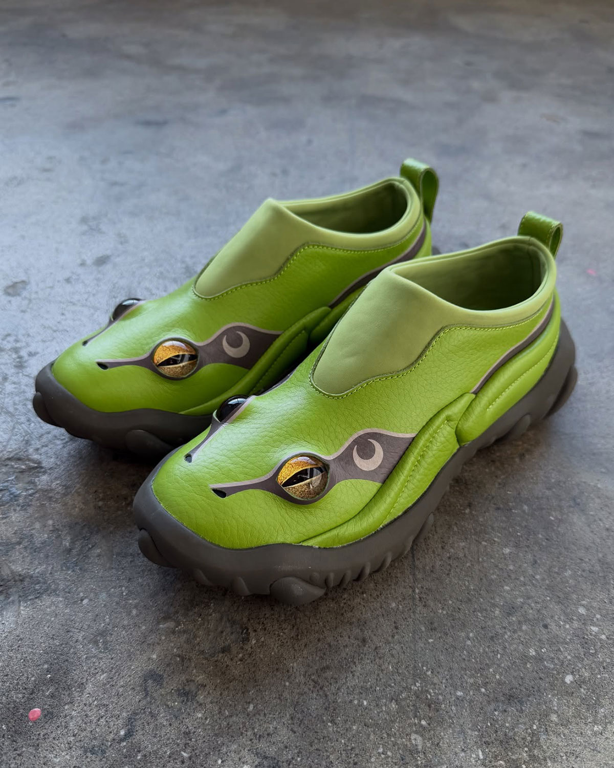 esenes-frog-clogs-3