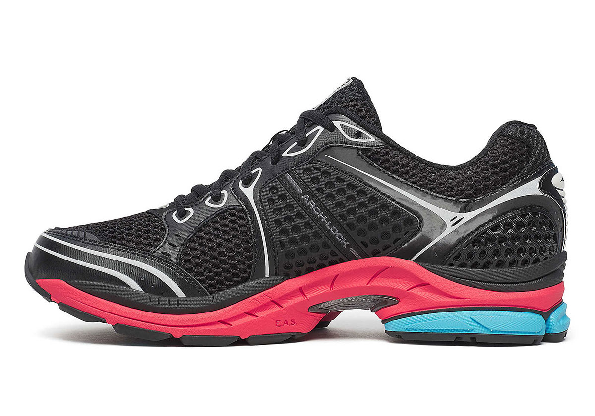 keith-haring-saucony-progrid-triumph-4-nyc-S71022-1-3