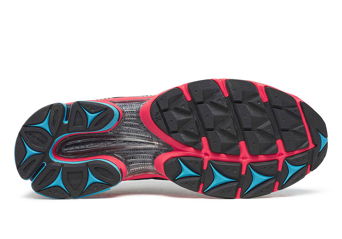 keith-haring-saucony-progrid-triumph-4-nyc-S71022-1-4