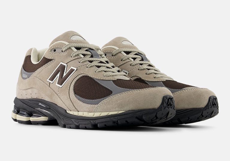 New Balance lança versão 2002R Arid Stone/Black Coffee
