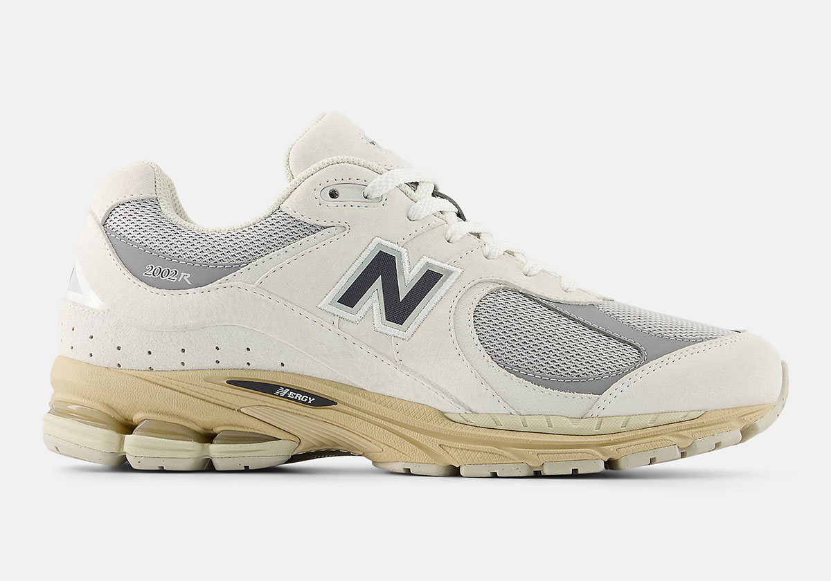 new-balance-2002r-linen-khaki-U2002RJ-4
