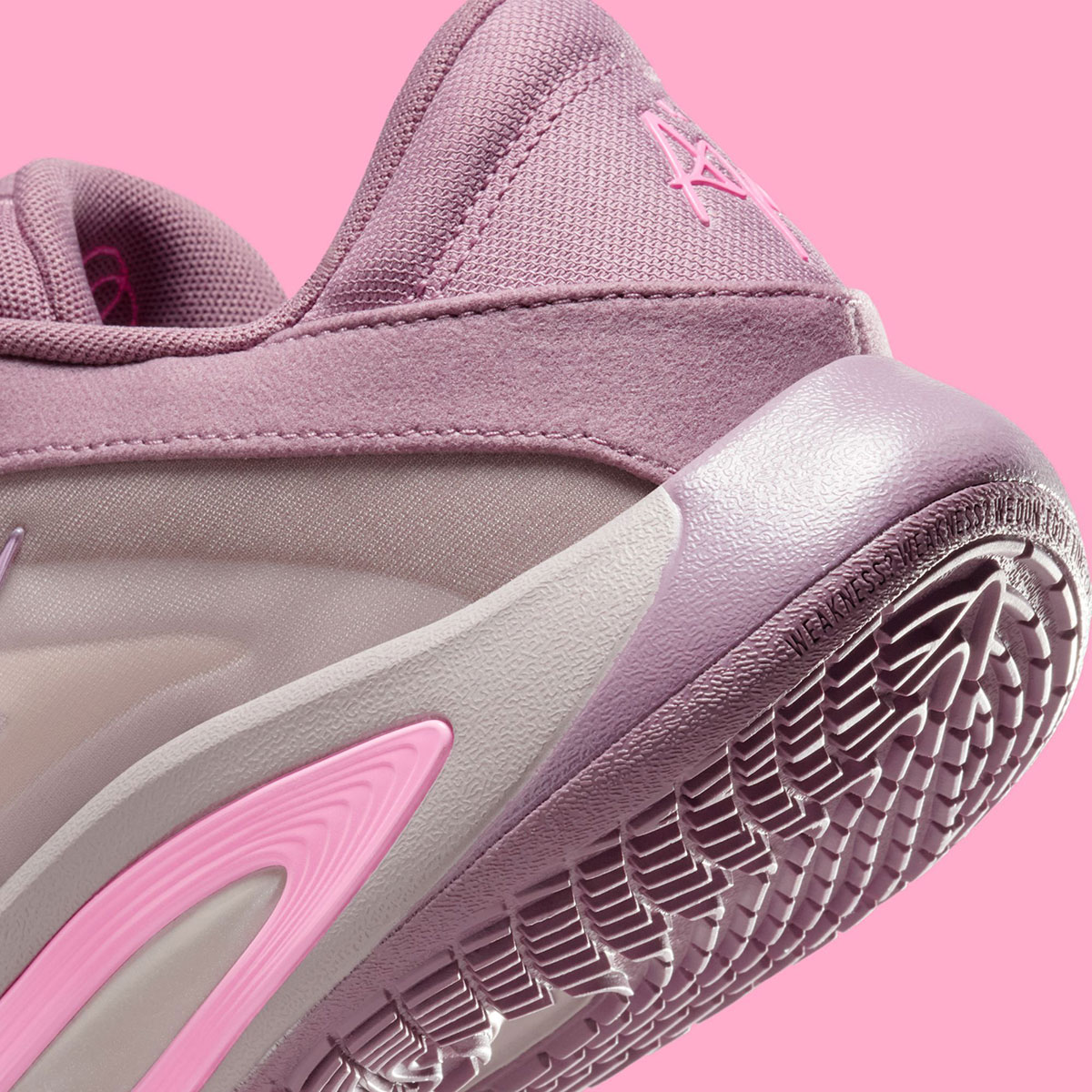 nike-a-one-dog-mom-fz8605-501-8