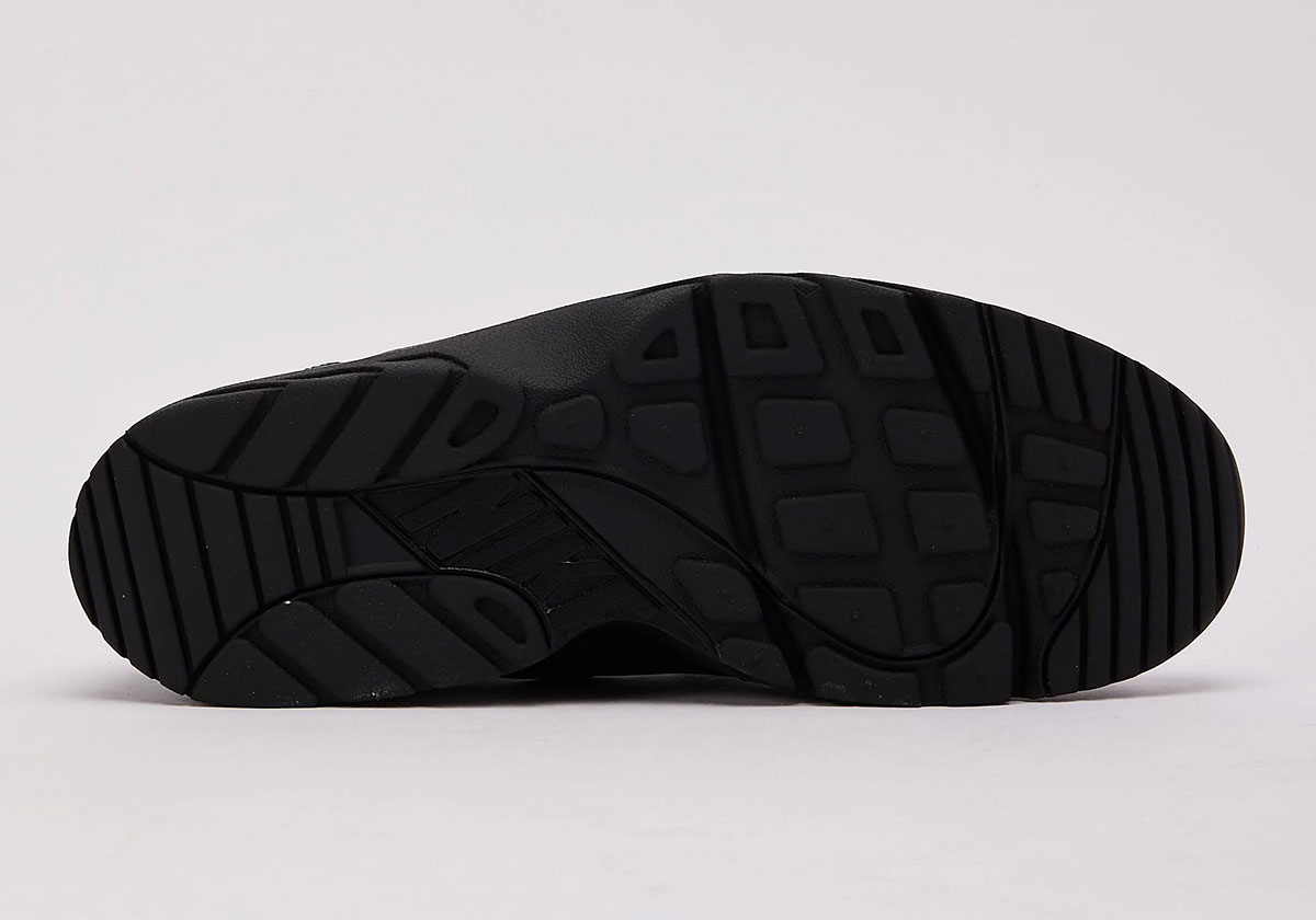 nike-air-trainer-huarache-triple-black-ib0497-002-2