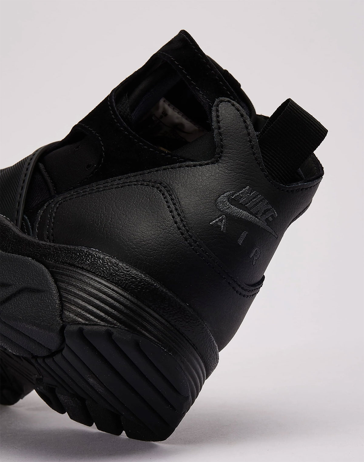 nike-air-trainer-huarache-triple-black-ib0497-002-5