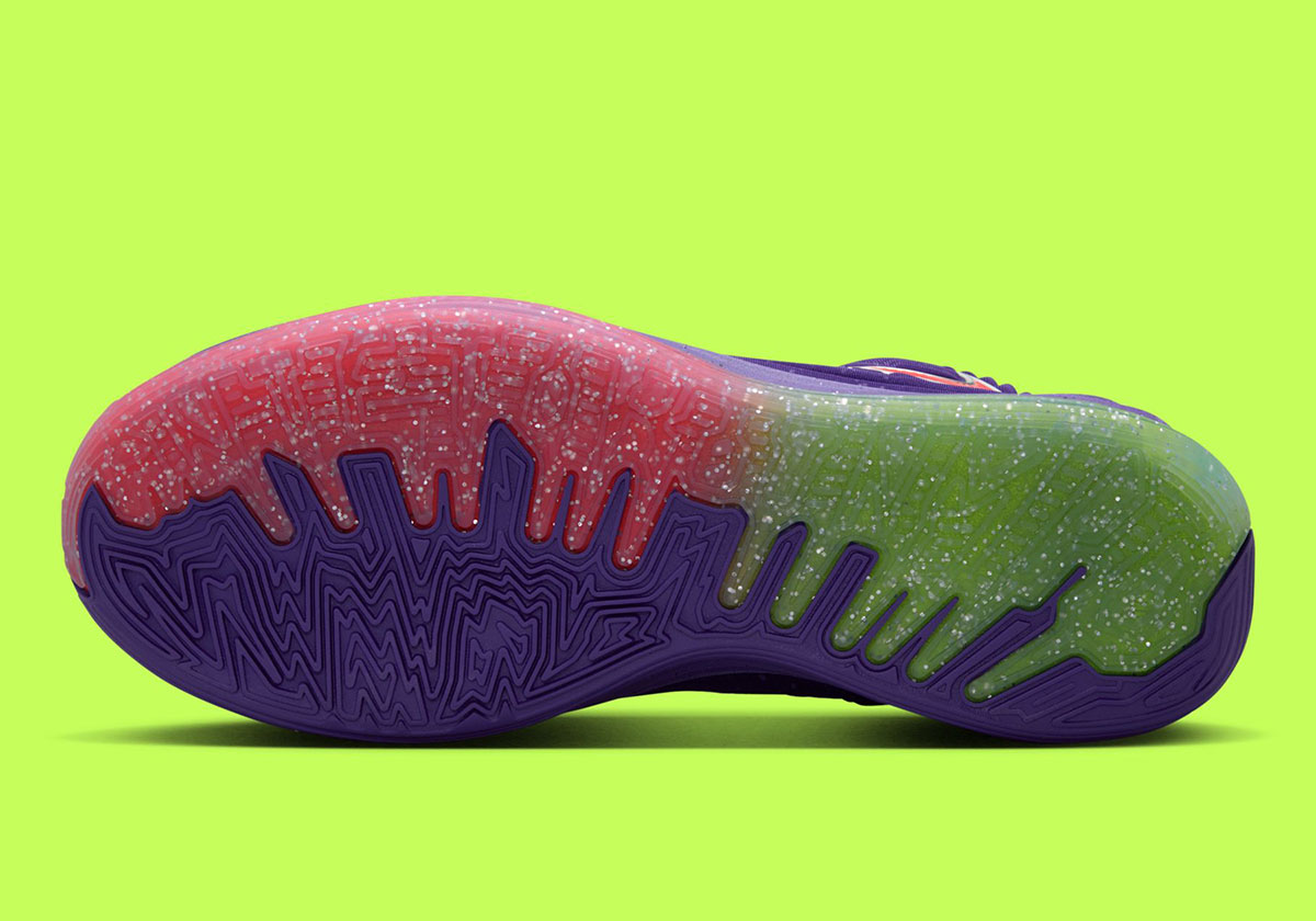 nike-giannis-freak-7-christmas-ih1938-500-2