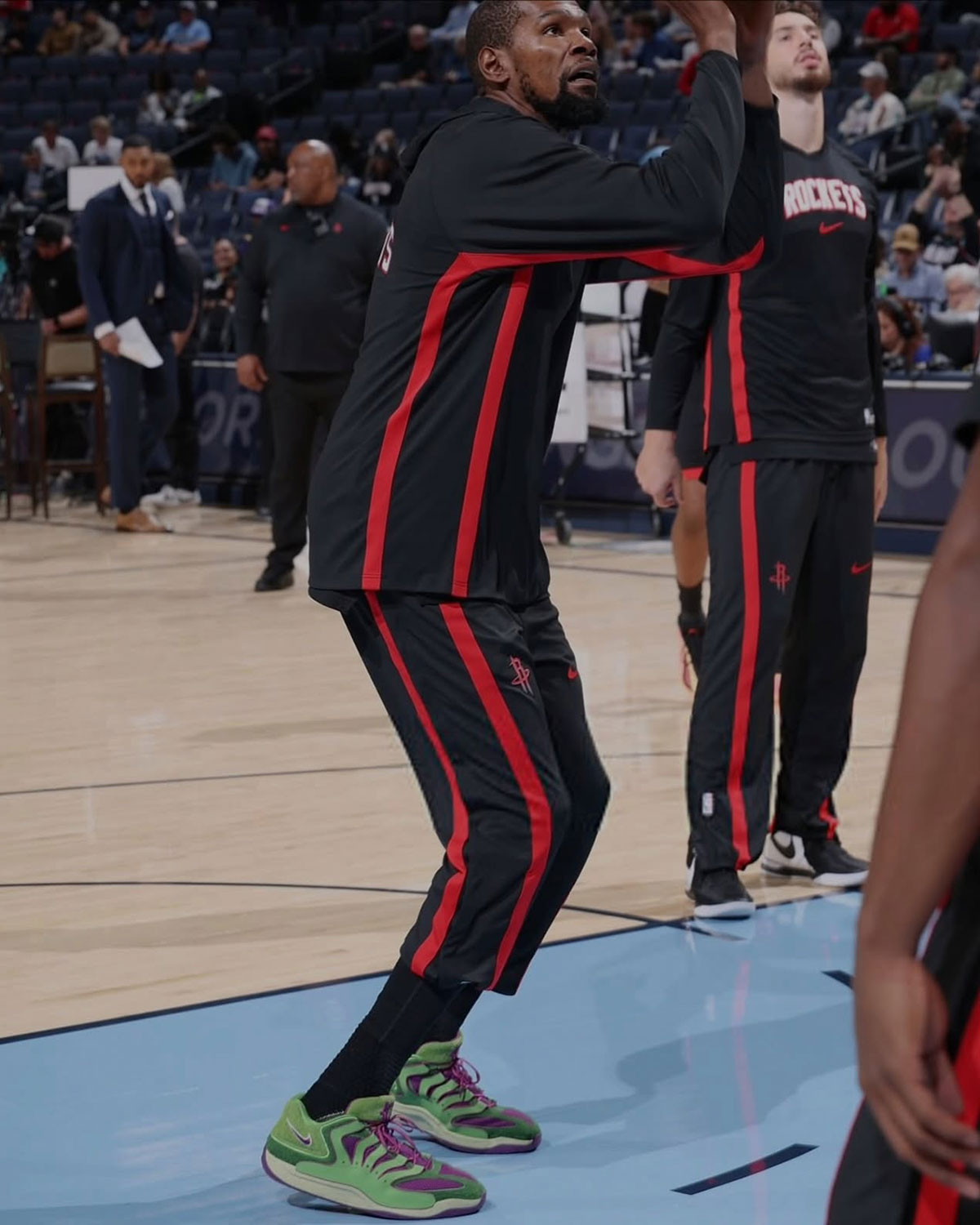 nike-kd-18-skunk-dunk-pe-1