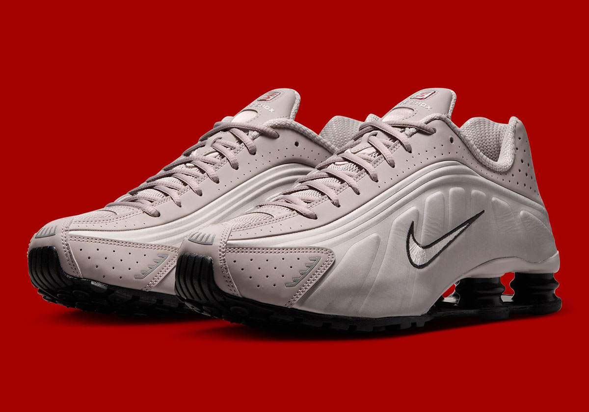 nike-shox-r4-college-grey-university-red-metallic-silver-IH0265-009-5