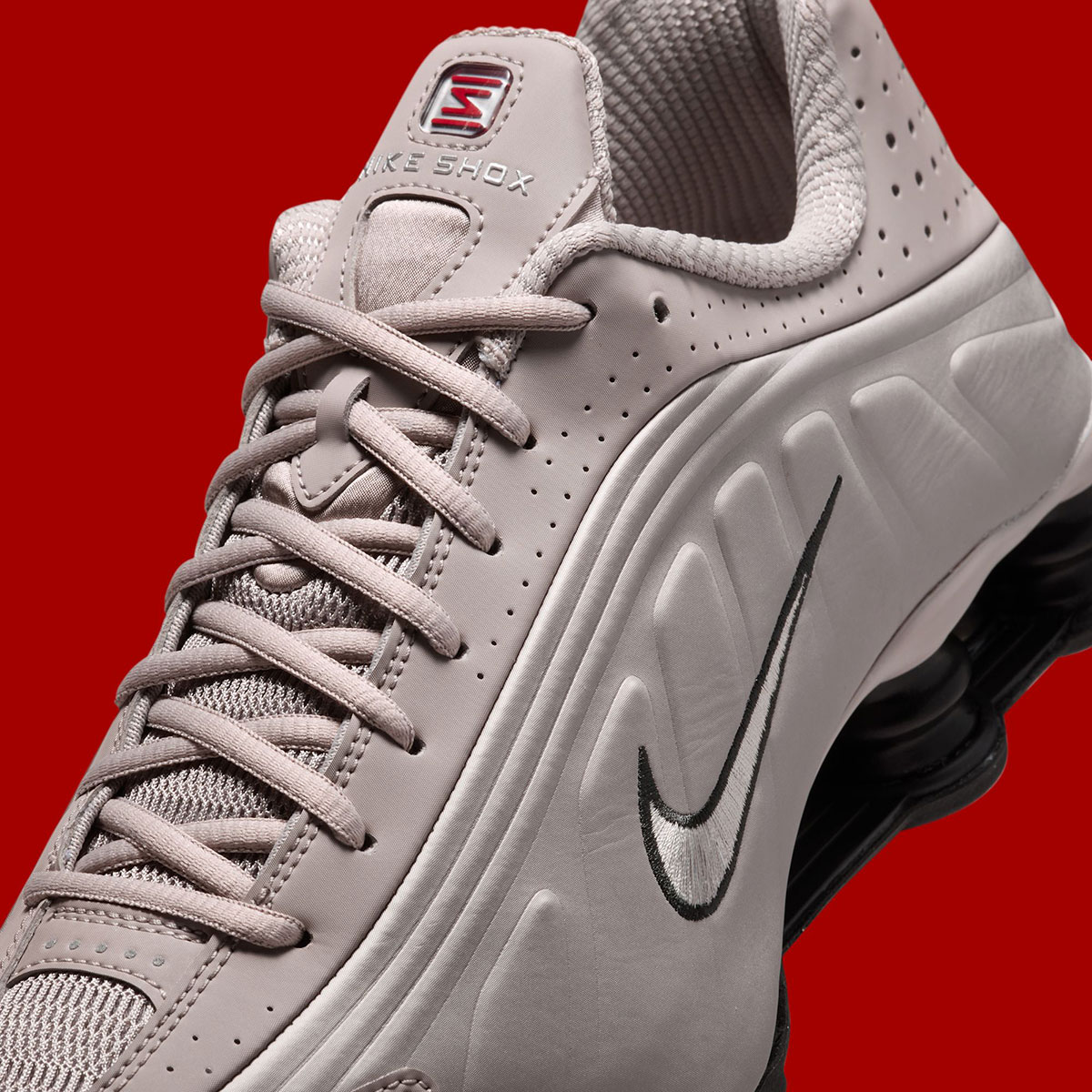 nike-shox-r4-college-grey-university-red-metallic-silver-IH0265-009-7