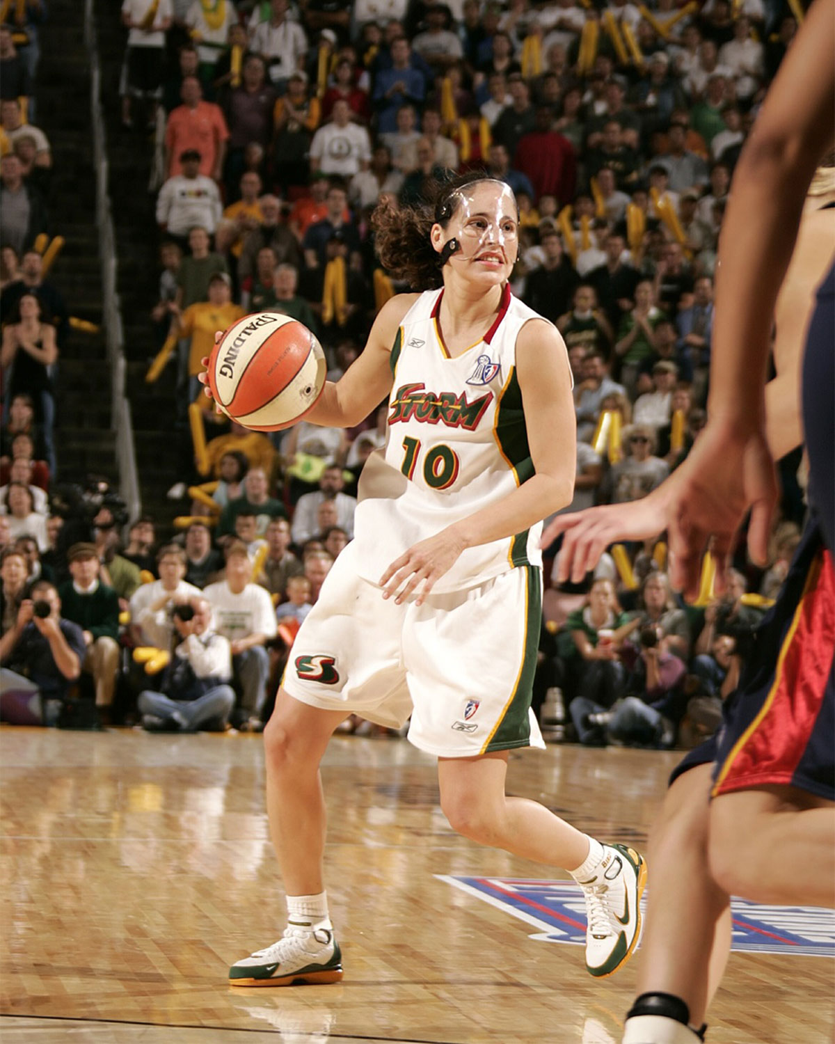nike-zoom-huarache-2k4-sue-bird-seattle-storm-iw1884-100-2