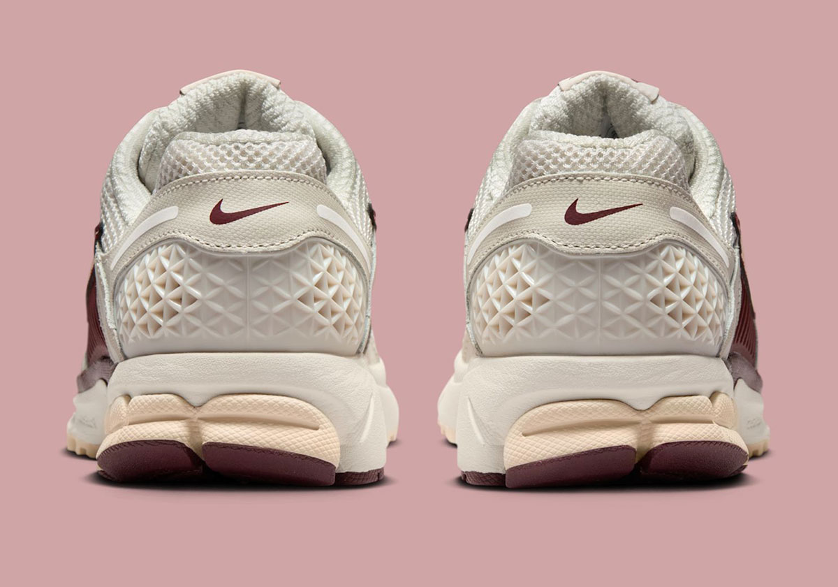 nike-zoom-vomero-5-phantom-pearl-white-light-orewood-brown-dark-team-red-IO7596-021-6