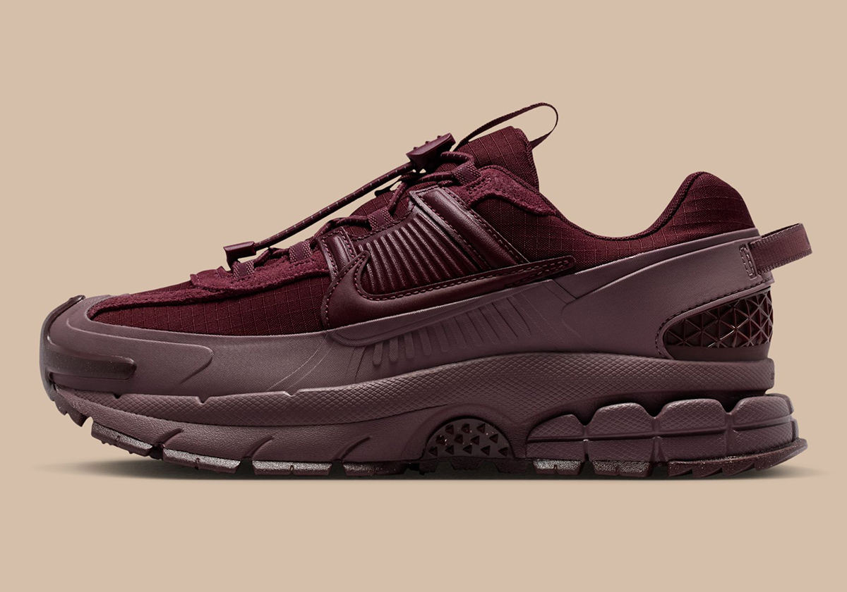 nike-zoom-vomero-5-roam-tart-dark-team-red-racer-blue-burgundy-crush-hq2181-500-1