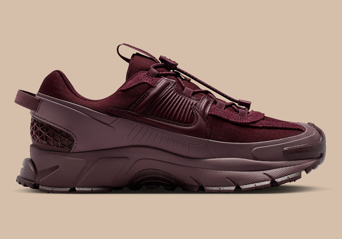 nike-zoom-vomero-5-roam-tart-dark-team-red-racer-blue-burgundy-crush-hq2181-500-3