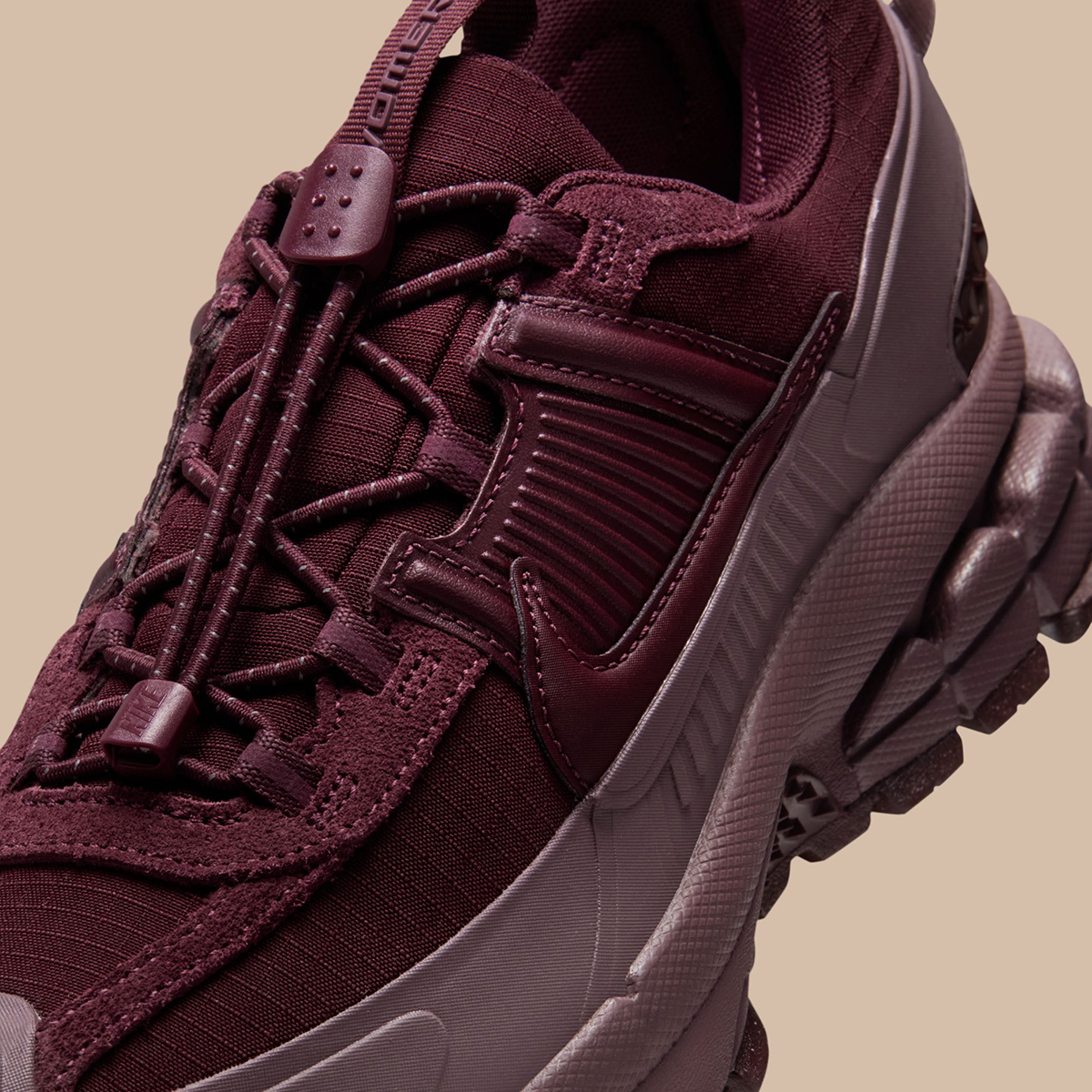 nike-zoom-vomero-5-roam-tart-dark-team-red-racer-blue-burgundy-crush-hq2181-500-7