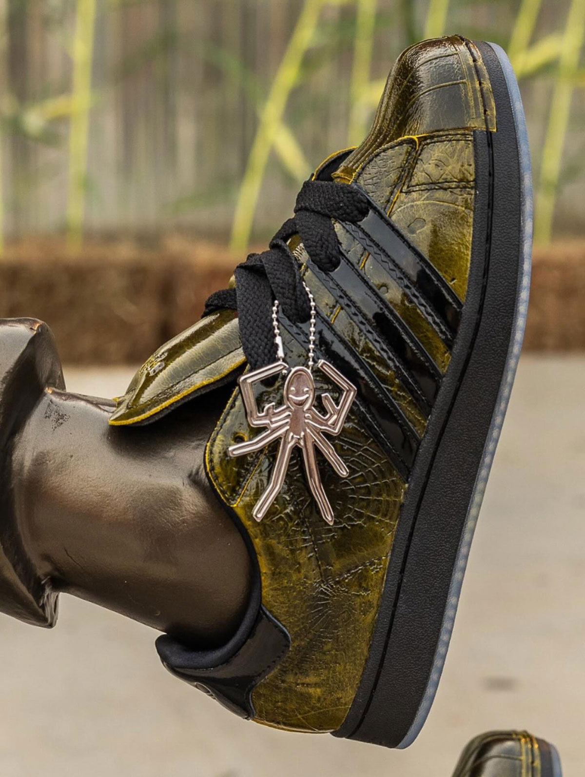 sp5der-adidas-supermodified-red-brown