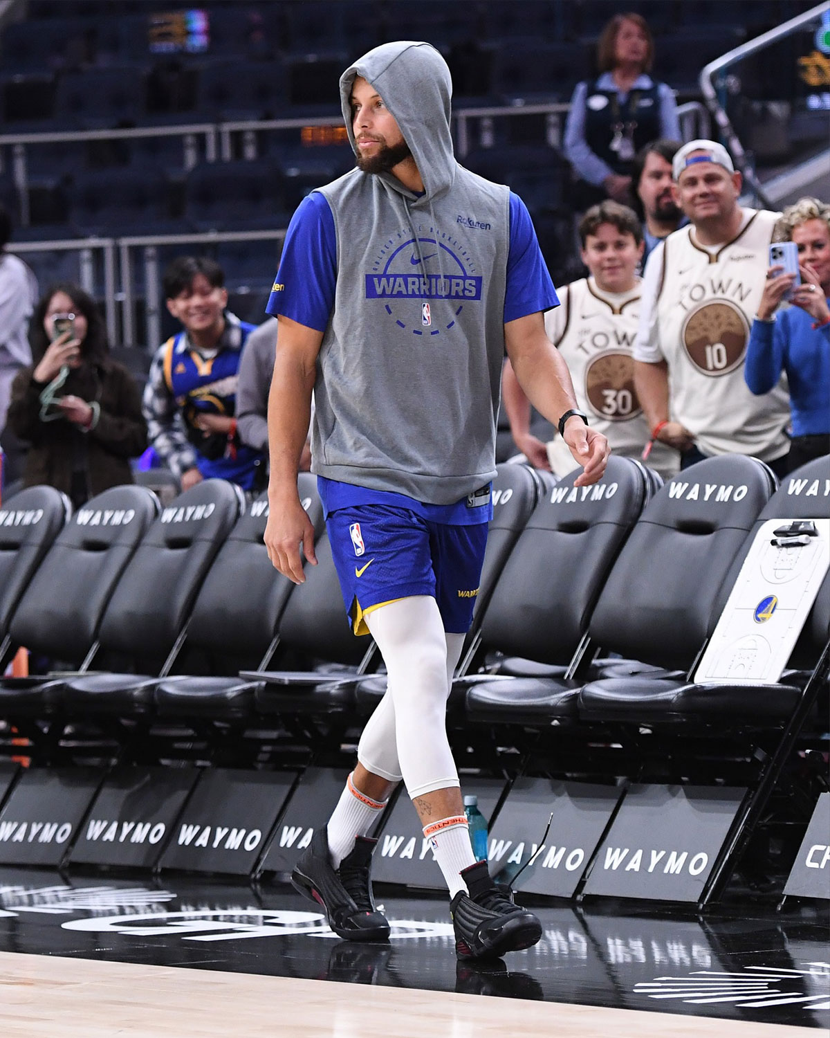 steph-curry-wears-air-jordans-in-utah-3