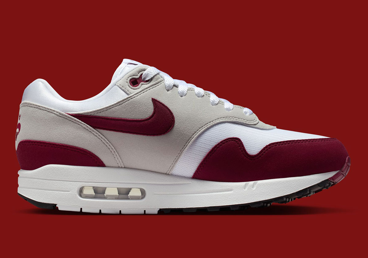 stranger-things-nike-air-max-1-im3906-100-4_7677b8