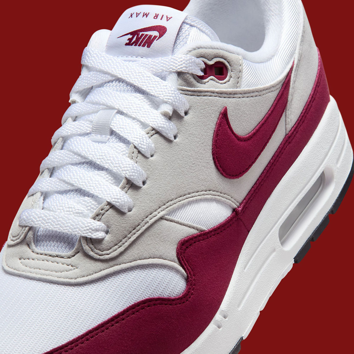stranger-things-nike-air-max-1-im3906-100-8