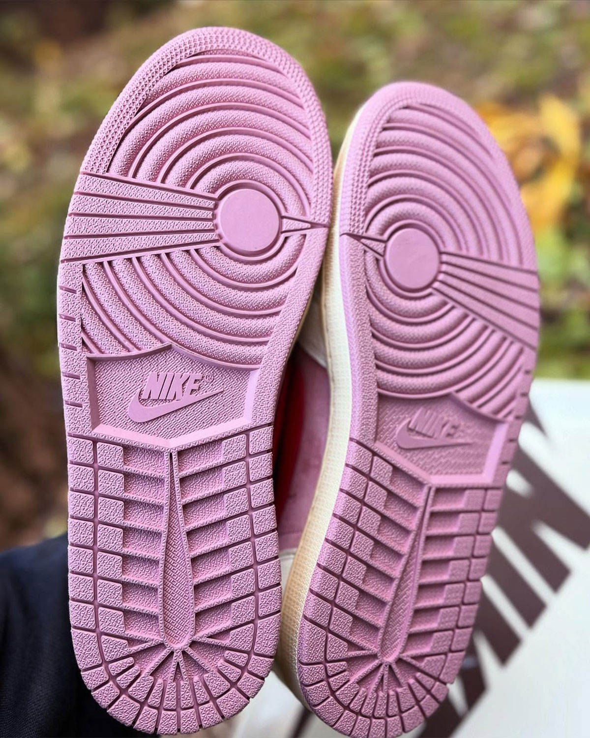 travis-scott-air-jordan-1-low-og-muslin-shy-pink-sail-university-red-iq7604-100-3