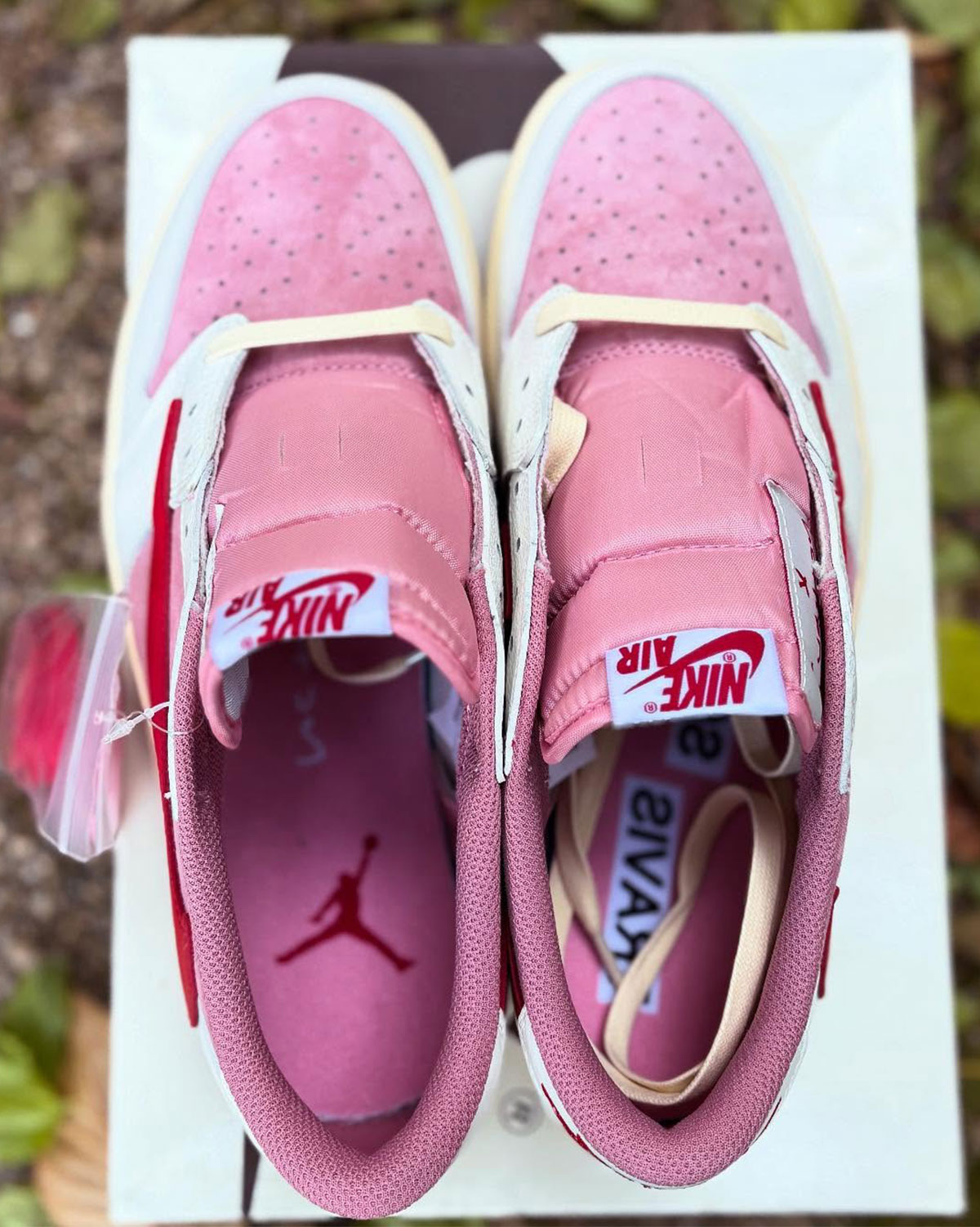 travis-scott-air-jordan-1-low-og-muslin-shy-pink-sail-university-red-iq7604-100-5
