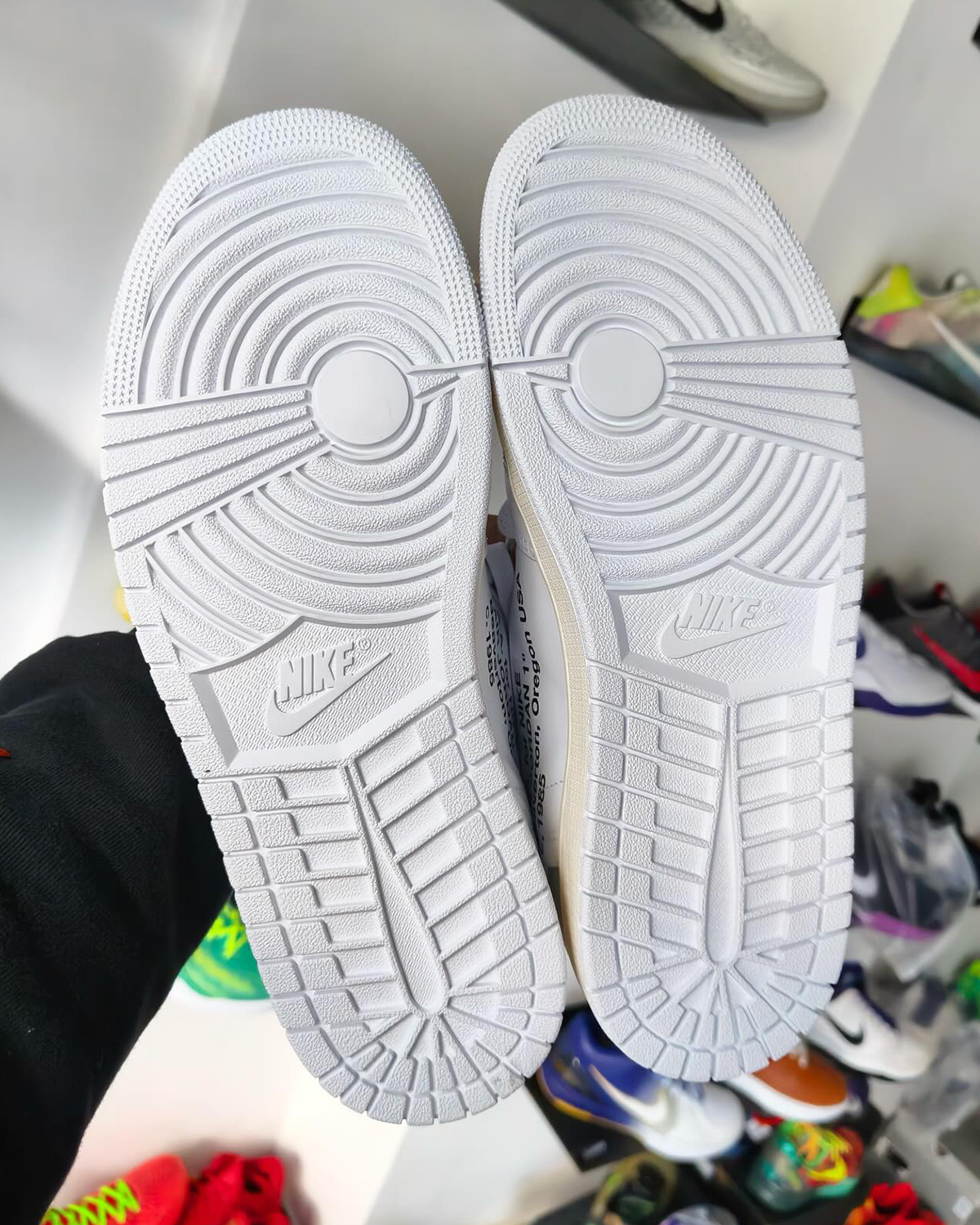 virgil-abloh-archive-off-white-air-jordan-1-alaska-AA3834-100-3