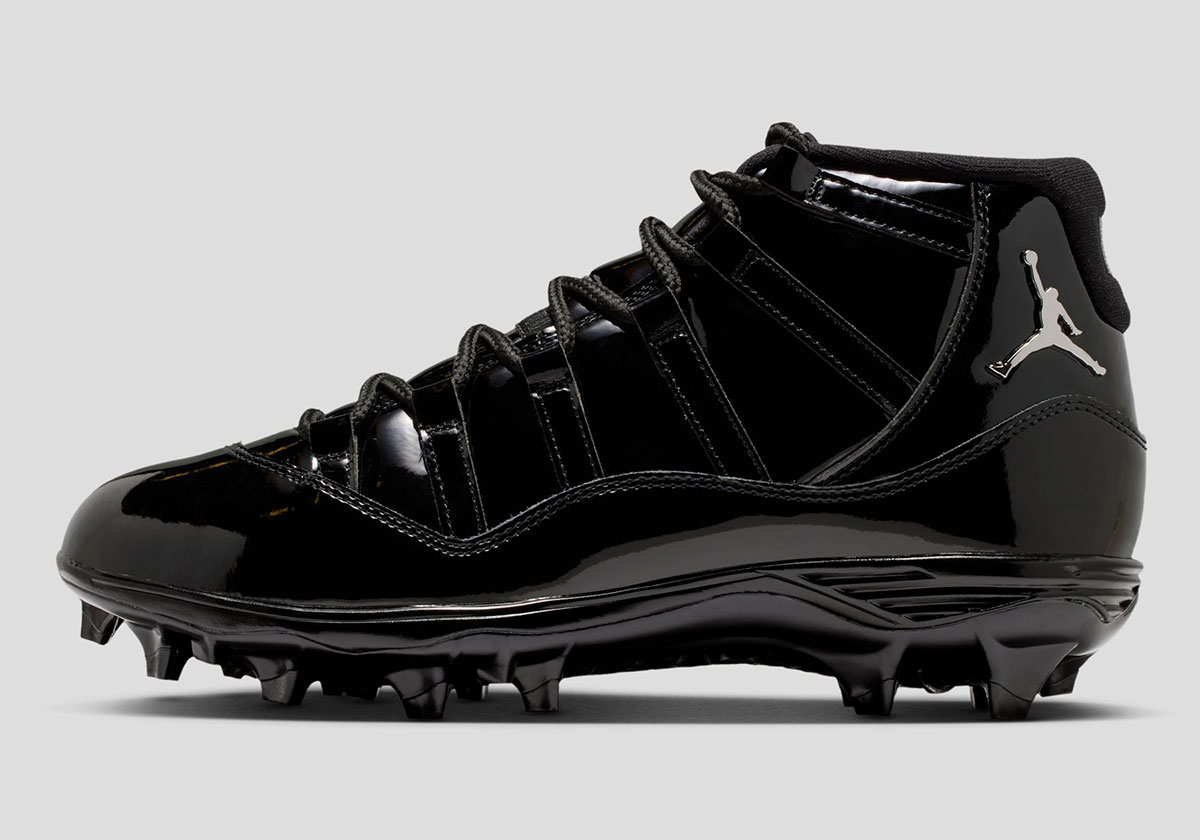 air-jordan-11-td-cleats-patent-black-hm7324-001-1