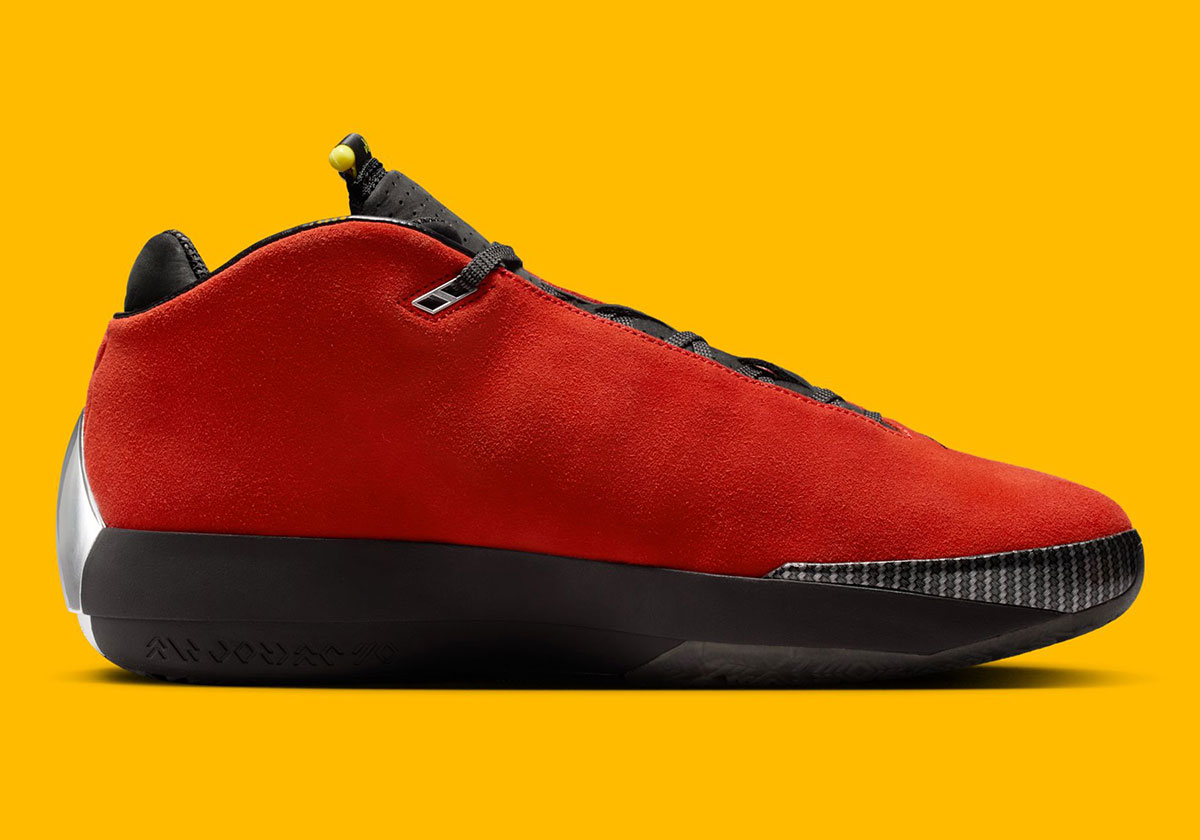 air-jordan-4014-ferrari-ir2082-600-7