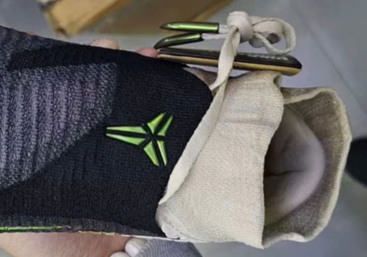 kobe-bryant-nike-phantom-6-low-elite-if4392-001-5