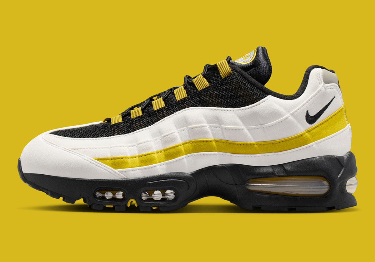 nike-air-max-95-white-saffron-quartz-black-hm4740-102-1