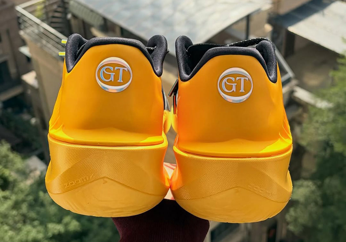 nike-gt-cut-4-bruce-lee-HV9922-700-1