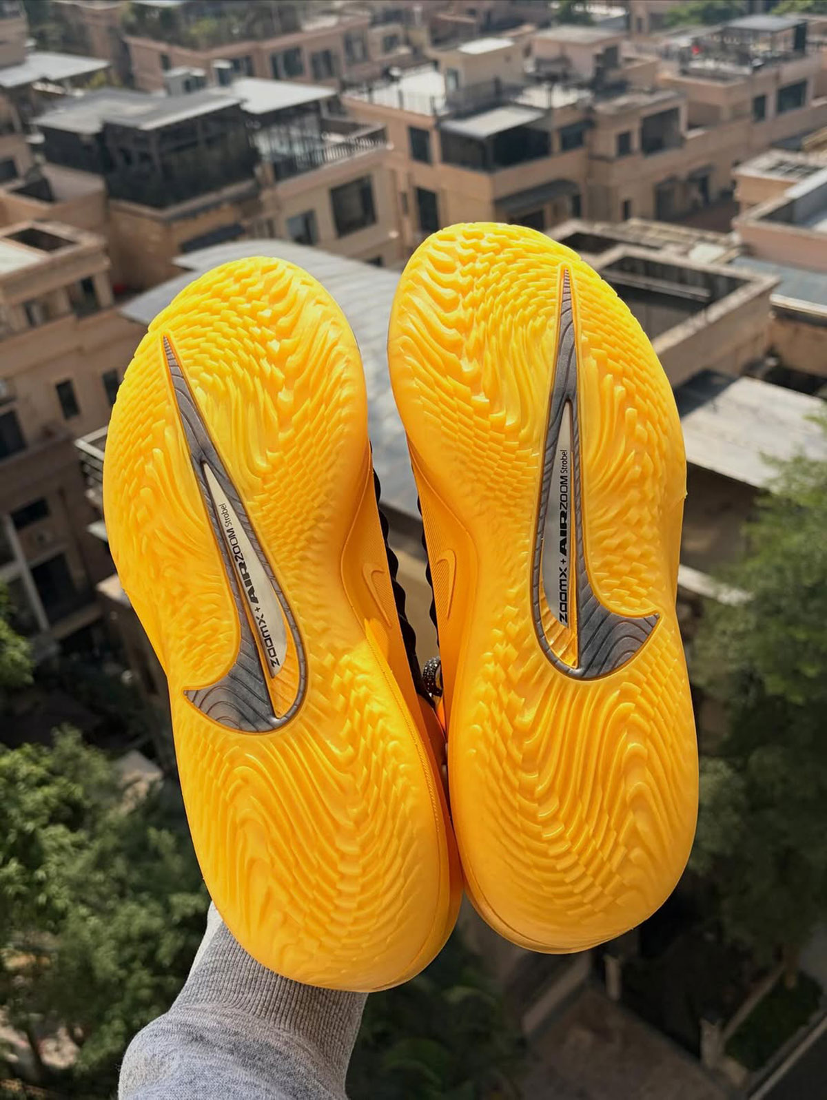 nike-gt-cut-4-bruce-lee-HV9922-700-6