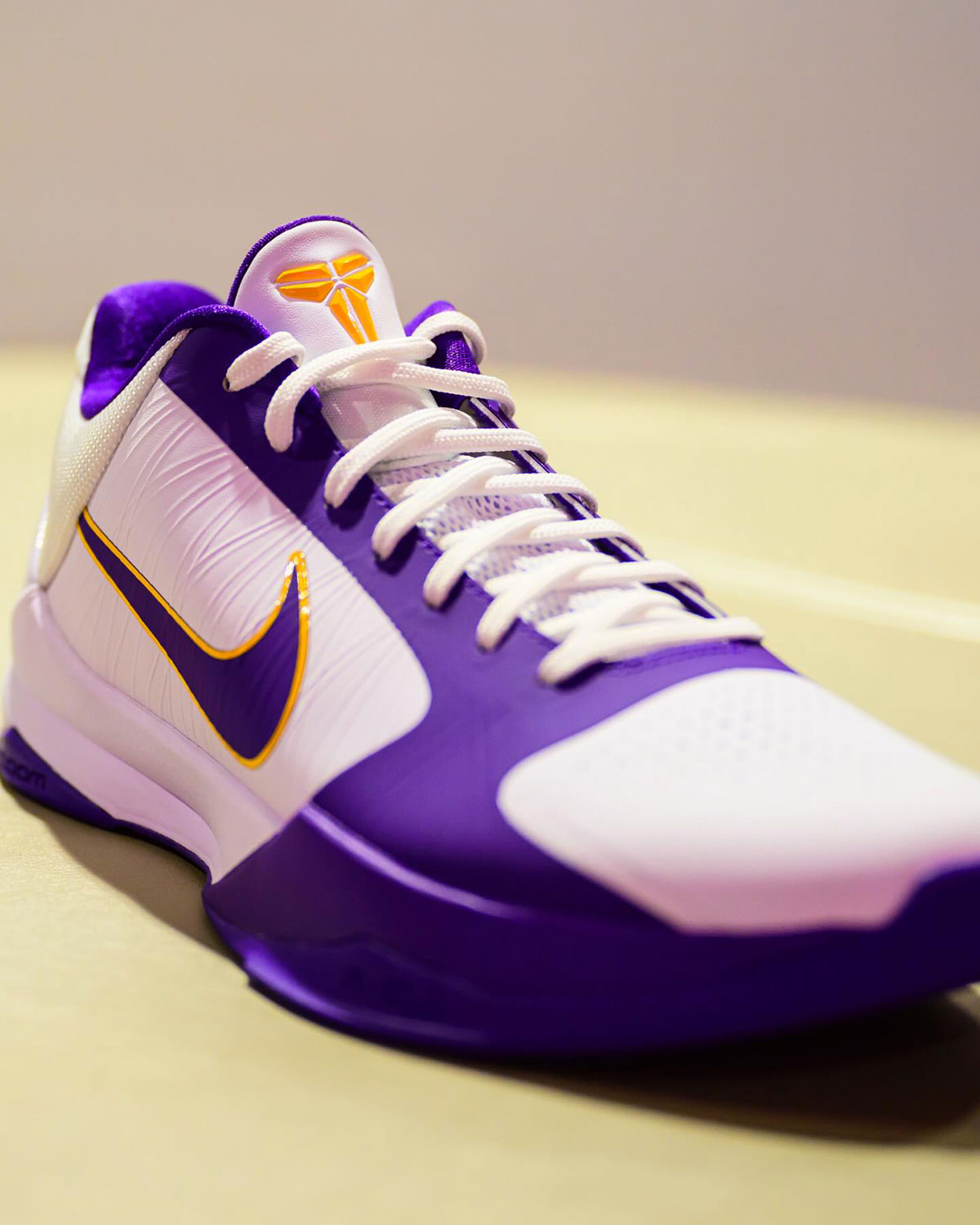 nike-kobe-5-protro-lsu-womens-basketball-pe-3
