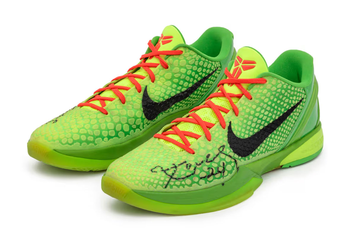 nike-kobe-6-grinch-game-worn-autographed-2