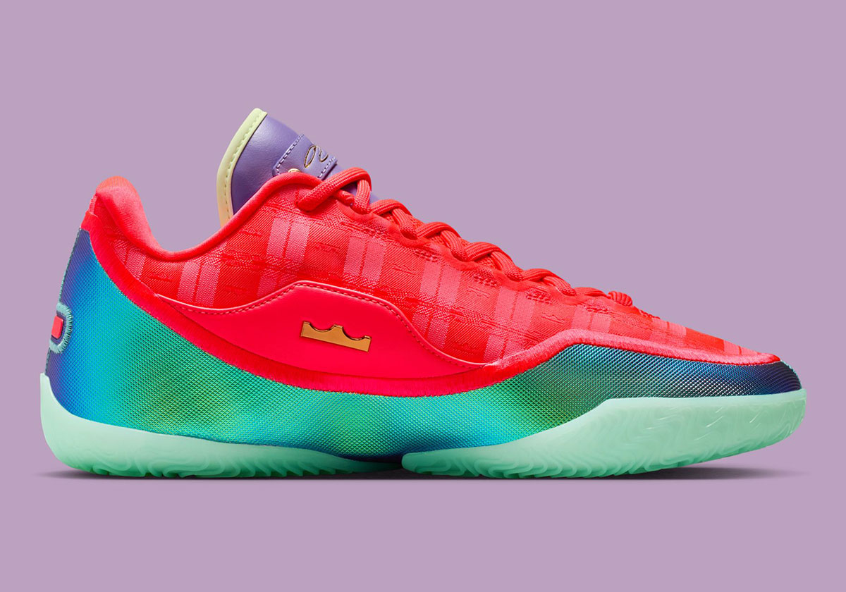 nike-lebron-23-stocking-stuffer-ih1513-600-3