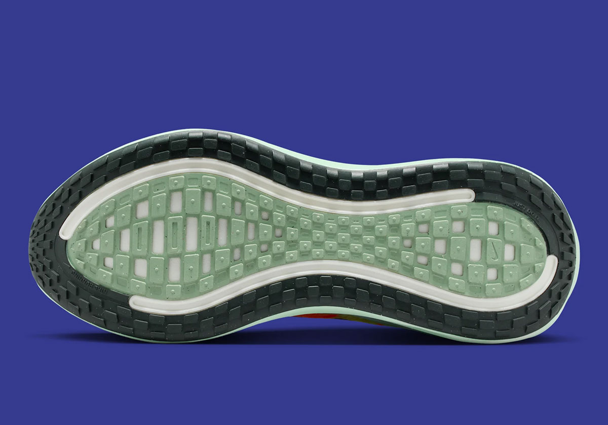 nike-vomero-plus-barely-volt-indigo-burst-IQ0605-701-2