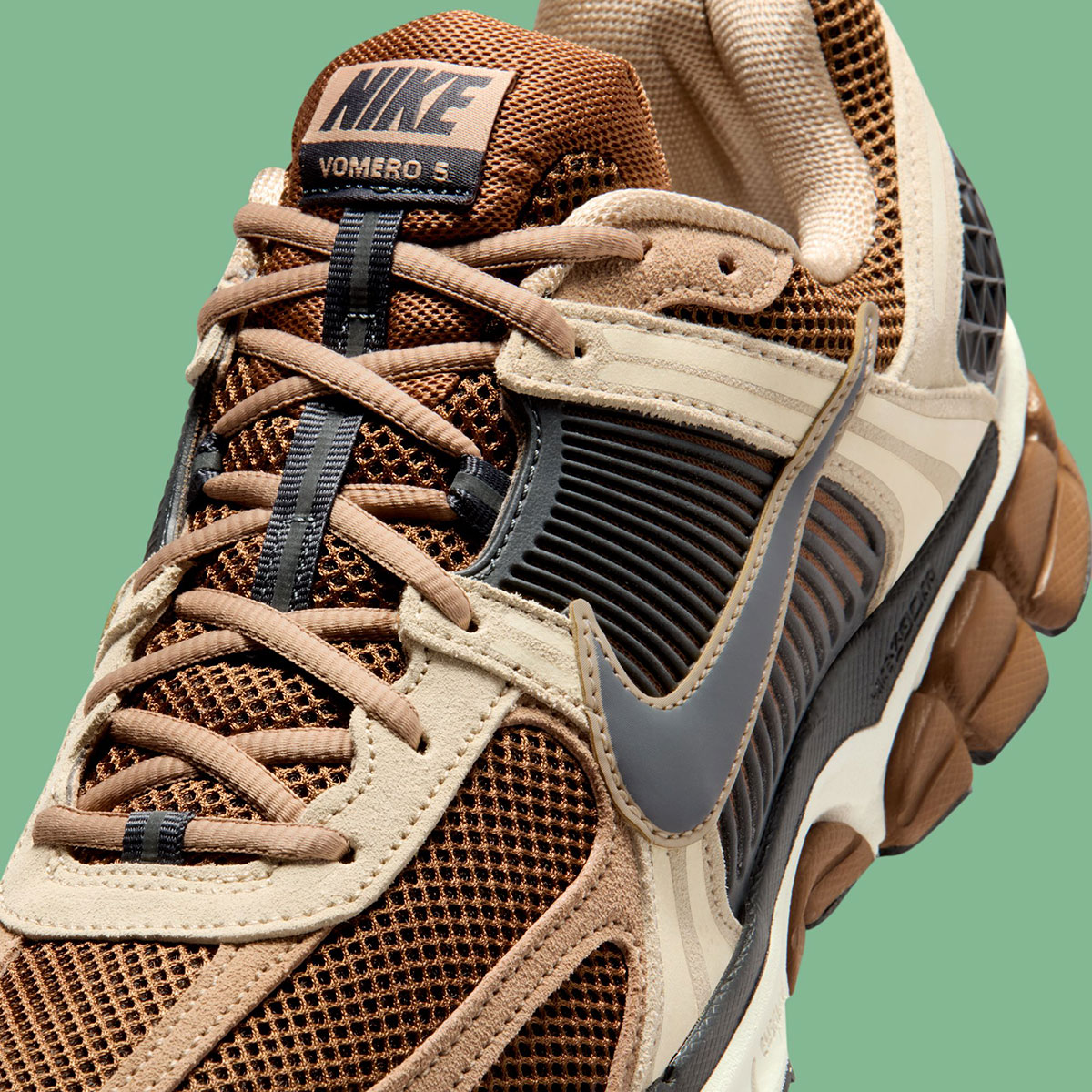 nike-zoom-vomero-5-light-british-tan-british-khaki-linen-dark-smoke-grey-HF1553-202-7